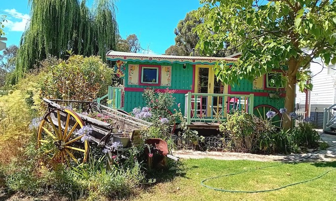 Balingup Cabin | Stay in a Peacefull'friendly quiet village of Balingup wa . explore many things
