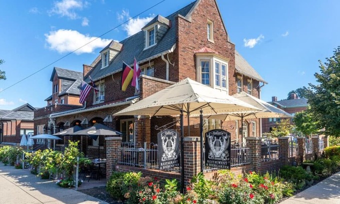 Merion Village House | Village View: Elegant Comfort near German Village