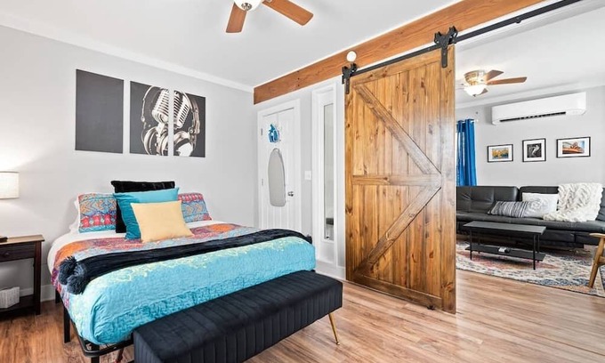 North Kansas City Apartment | Lovely 1BR 2ndFloor Apt Desirable Location