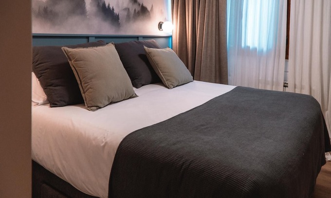 Villa Catedral Bed & Breakfast | Room for 2 in Cerro Catedral village, Bariloche