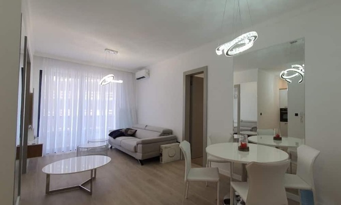 Maini Apartment | Luminous Apartment with Balcony near Budva Riviera