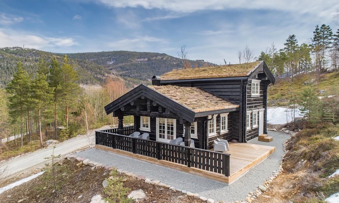 Kviteseid House | Holiday home Tuva Hytte in Vråliosen
