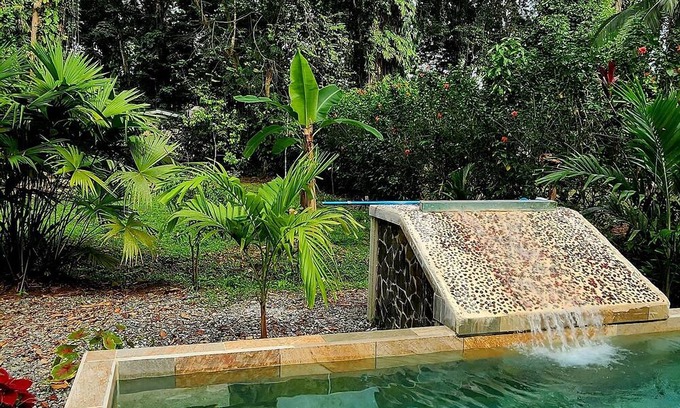 Puerto Viejo de Talamanca Cabin | Enjoy the sounds of nature in this tranquil home, only minutes to Puerto Viejo.
