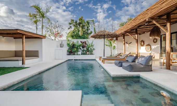 Beraban Villa | Villa Ruta 2 | 2-Bedroom Tropical Oasis Walking Distance to Nyanyi Beach