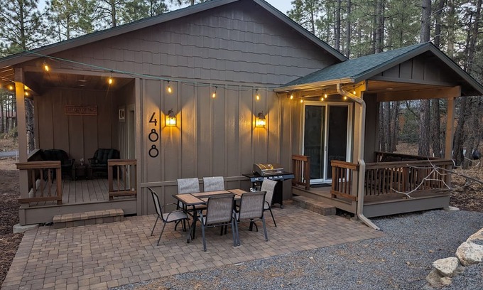 Pinetop-Lakeside Cottage | Cozy Cottage 2BD/2BA, 2 Covered Decks, Patio Dining Area, Newly Built, Pets OK