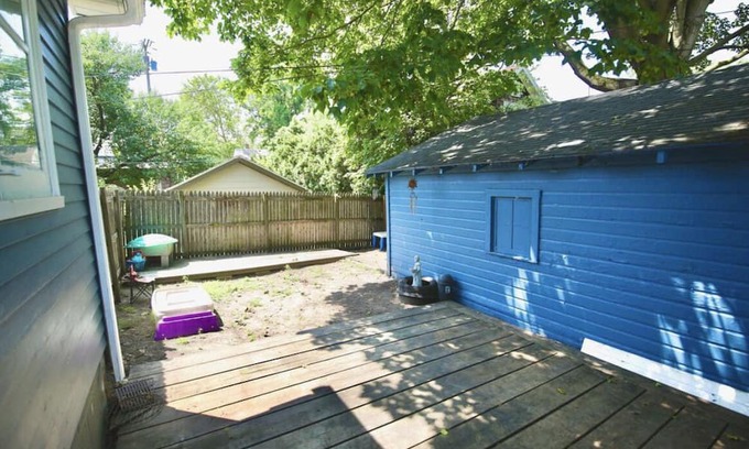 Goshen House | Prime location