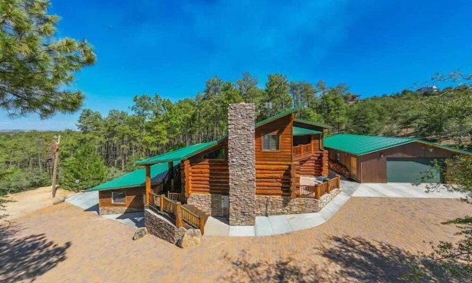 Mountain Club House | Cabin in the Woods - LOG CABIN
