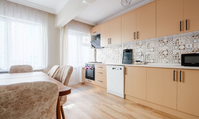 Osmangazi Apartment | Comfy Flat with Balcony in Bursa
