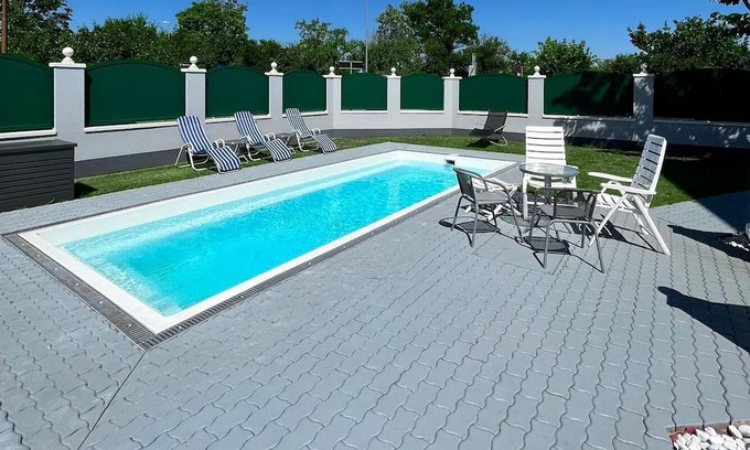 Wittau Apartment | Atemberaubendes Apartment mit Pool
