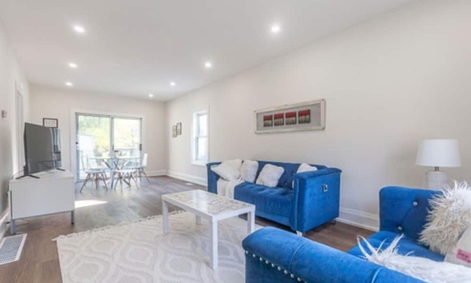 Clarkson House | Cozy,Fully Renovated Independent House Near Lake-4 bedrooms/2 baths-free parking