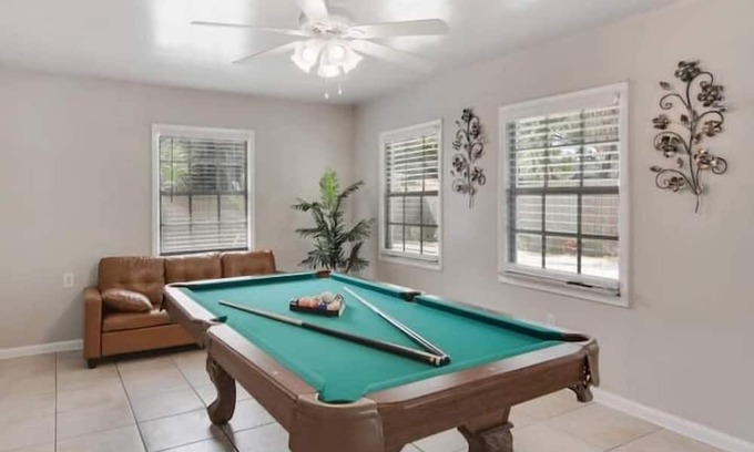 West Meadows Apartment | 4 Bedroom 737801 by Houzlet