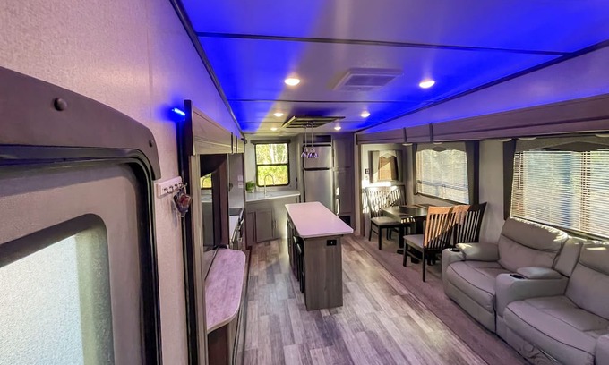 Braden River House | Modern Camper/RV in Sarasota - 9 min from Myakka Park