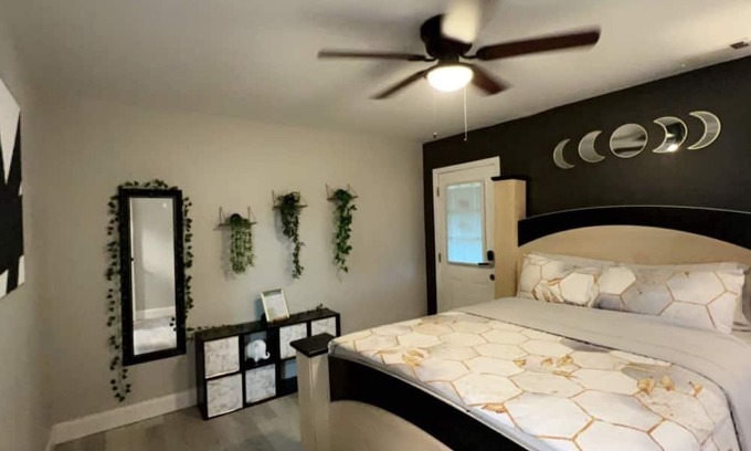 McDonough House | Luxury Queen Bed/Full Bed South ATL in-Law suite