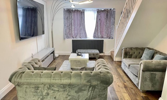 Billericay House | Beautiful 4-Bed House in Billericay