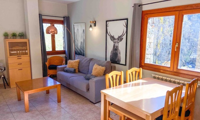 Ransol Apartment | Enjoy nature! Wifi+Netflix for 6 people