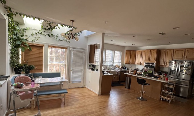 Seabrook House | Upscale Single Family House 7 miles outside of DC.