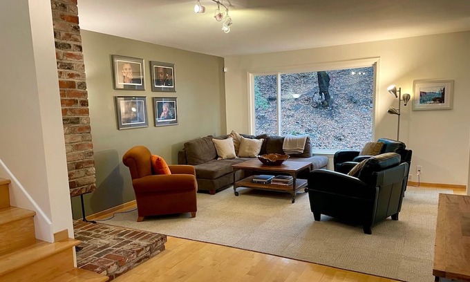 Claremont House | Beautiful, Secluded Orinda Home for rent.
