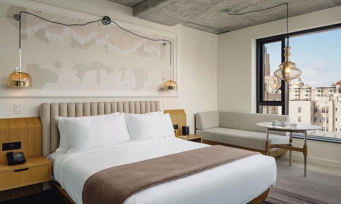 Tenderloin House | Artful Retreat near San Francisco MoMA, Stylish Urban Pet-Friendly Haven!
