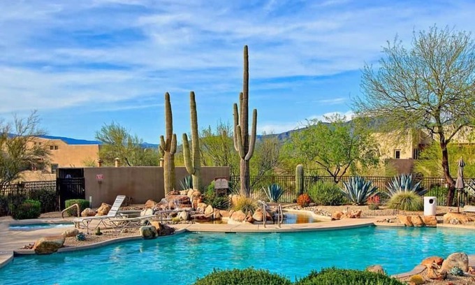 Carefree Condo | Luxury Unit Carefree, Arizona with great golfing, art, restaurants and shopping