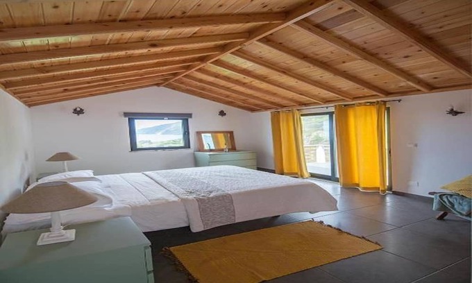 Praia do Norte House | Blue House with Sea View