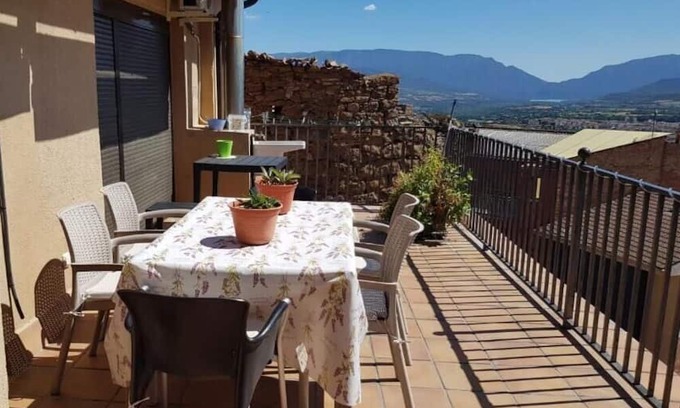 Talarn Apartment | Apartment 'Lola Pis' with Mountain View, Wi-Fi and Air Conditioning