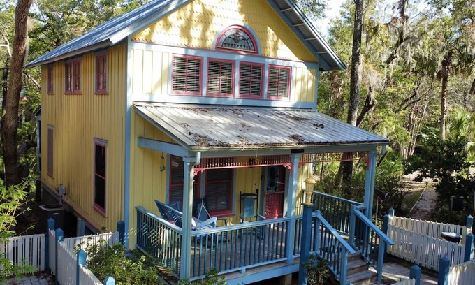 Steinhatchee Cottage | Orange Blossom Cottage with Creekside Gazebo!