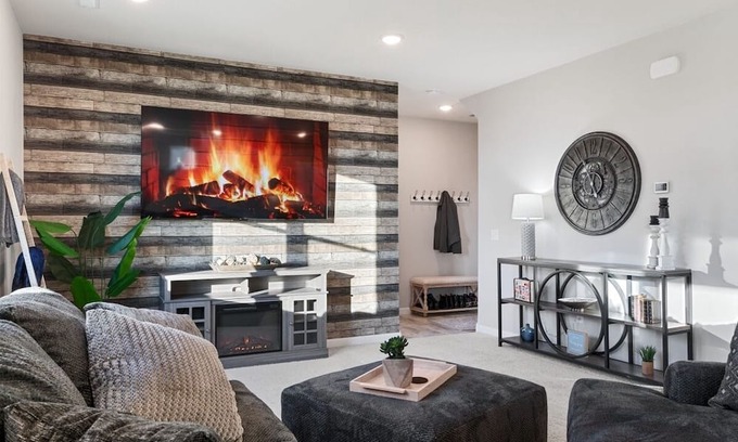 Blaine House | MARMON RETREAT w/private hot tub & theater