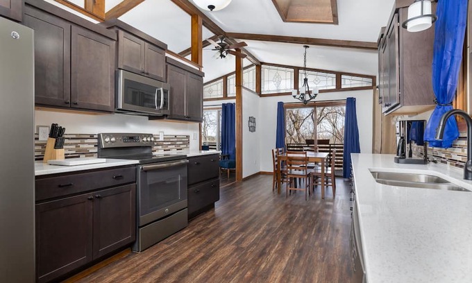 Trempealeau House | Scenic Trempealeau Retreat