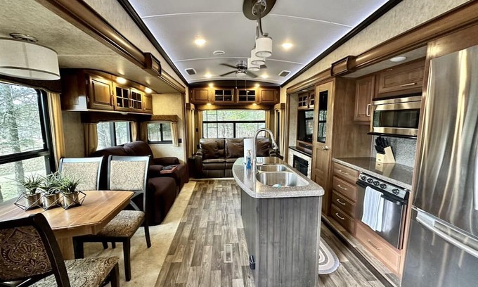 Ringold RV Rental | Cozy getaway with lake view. Pet Friendly/Close to Hochatown