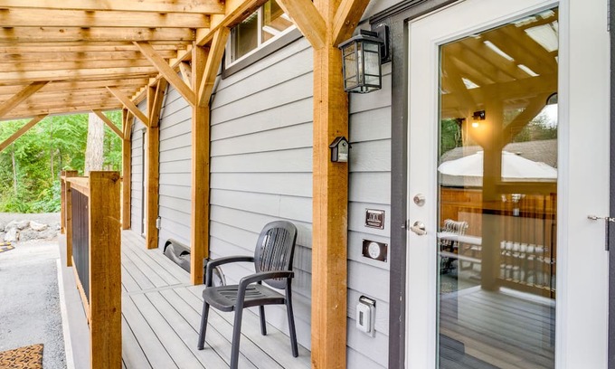 Port Alberni House | The Hummingbird House: One bedroom house that sleeps up to 4.