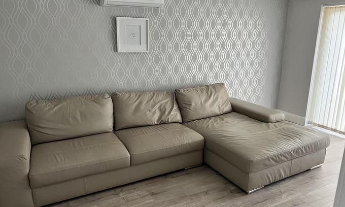 Vange House | Beautiful 3-Double Bedroom House in Basildon Essex