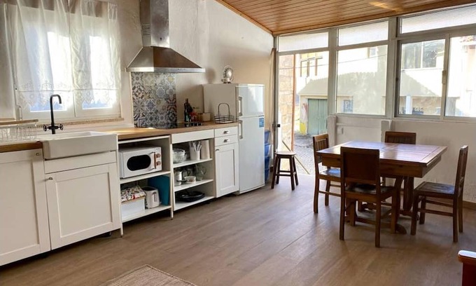 Chaves House | Cozy 3-BR Getaway, Lama de Arcos by LovelyStay
