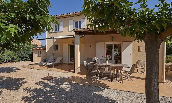 Nans-les-Pins Villa | Villa with dishwasher, in green surroundings