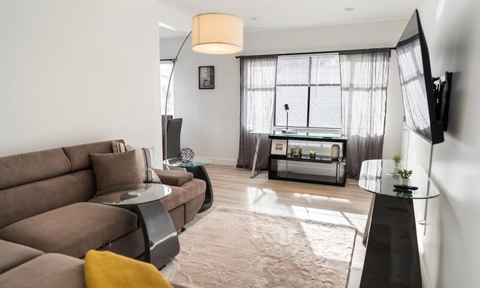 NoHo Arts District Apartment | COZY URBAN RETREAT: NEWLY REMODELED 1BR NOHO APARTMENT w/FENCED PATIO (p60)