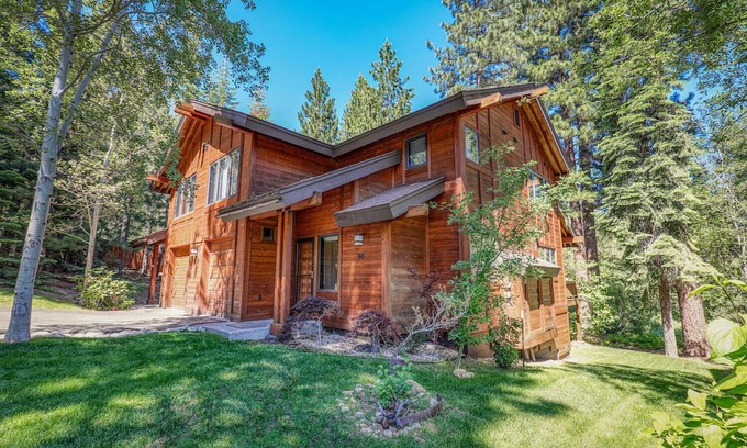 Incline Village House | Serenity Townhouse in Incline Village with Community Hot Tub