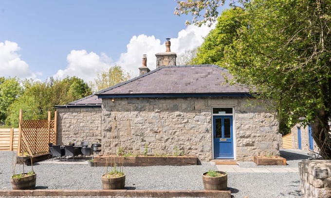 Llanddaniel Fab Cottage | The Gardener's Bothy - sleeps 7 guests in 3 bedrooms