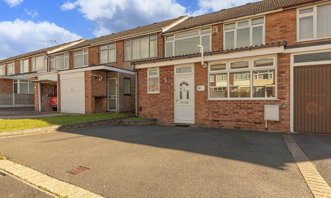 Exhall House | Spacious & Modern 4-Bed Home – Sleeps 7
