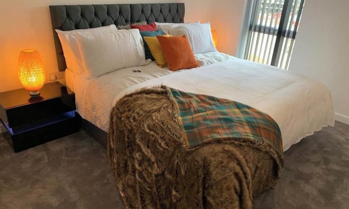 West Thurrock Apartment | 2 Bed Flat- Direct Links to Central London