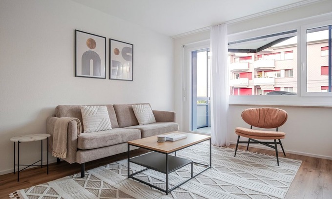 Dietikon District Apartment | Blueground | Dietikon, balcony, nr Lindenplatz