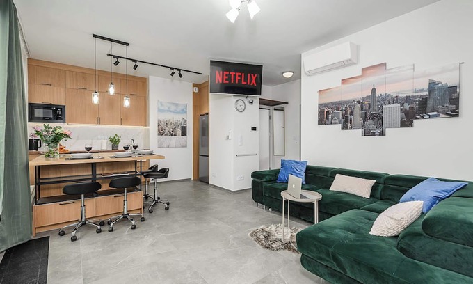 Mirow Apartment | 2-Room Apart on 15th Floor