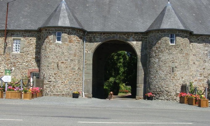 La Haye-Bellefond Cottage | Cottage by the Castle, near river, pets allowed, internet