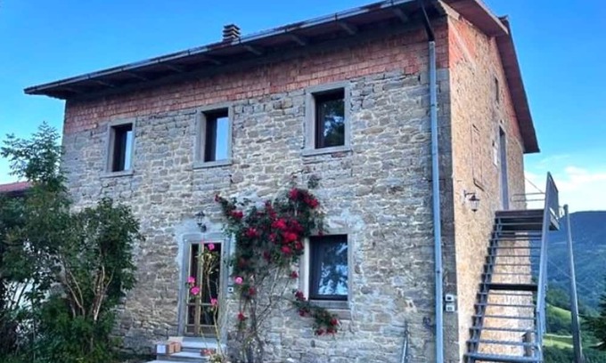 Casteldelci Apartment | House in the woods with mountain views