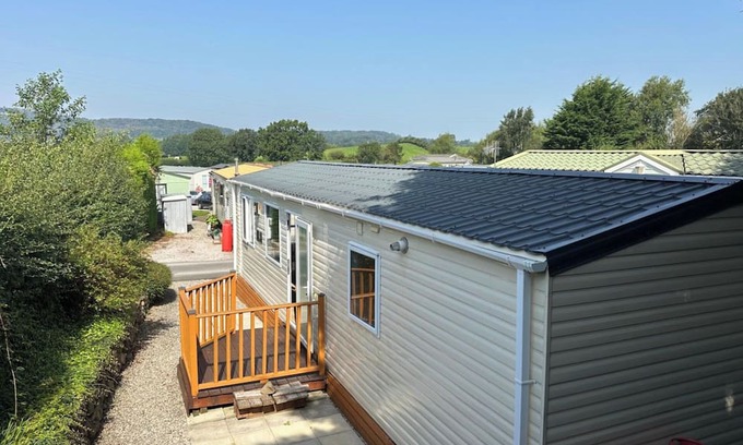 Carnforth Cabin | 2 Bed Caravan-Sleeps 6-Pet Friendly