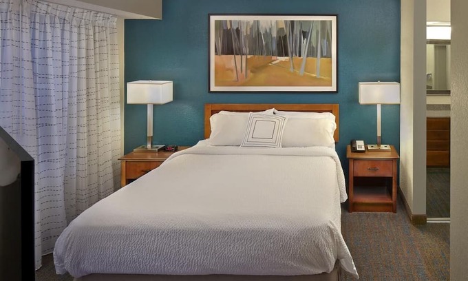 Avon Apartment | Comfort and Convenience! 4 Cozy Units w/Free Breakfast and Parking!