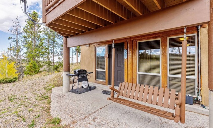 Coalville Cabin | The Cozy Cub | Pool | Hot Tub | Snowmobiling