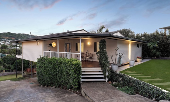 Pacific Heights House | The Coral Hideaway - coastal escape/ocean views