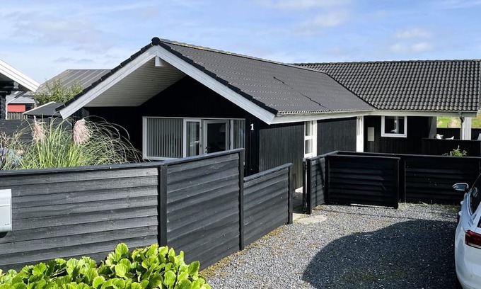 Mesinge House | "Lanica" - 150m from the sea by Interhome