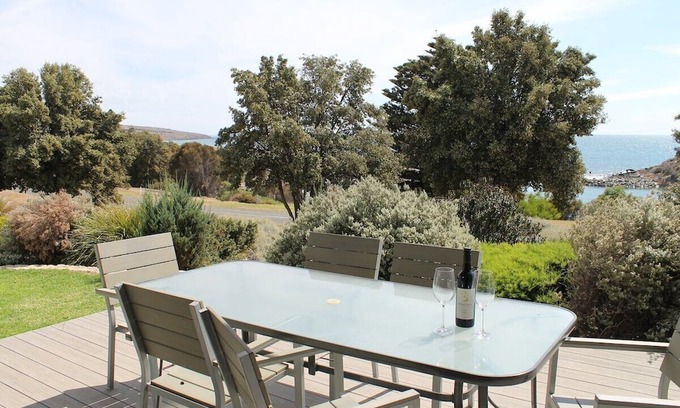 Penneshaw House | KI Blue|Ocean views|Luxe|Spacious|Kangaroo Island