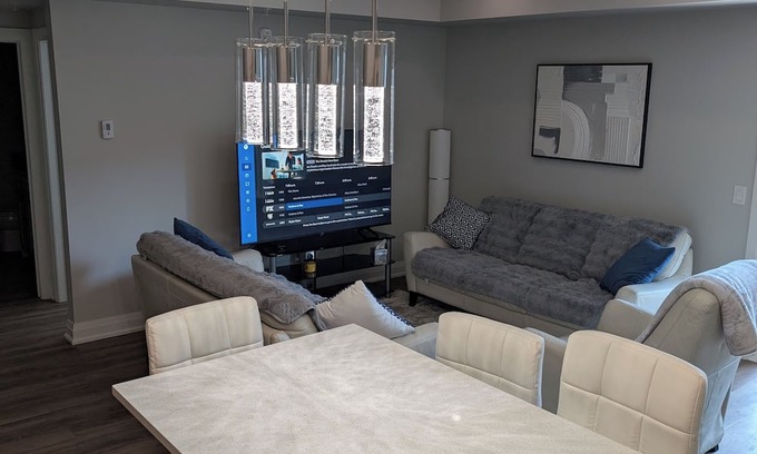 Fonthill Condo | Beautiful new2 bedroom condo very spacious,15 min from Niagara falls