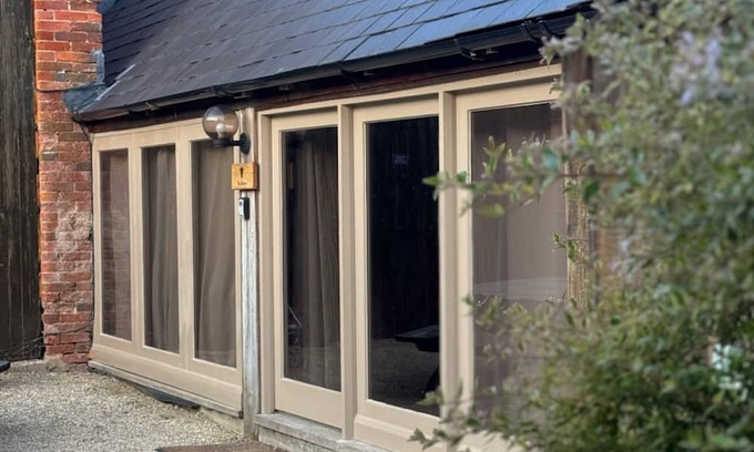 Lechlade Cottage | The Dairy Cotswolds Cottage Farm Stay With Pool